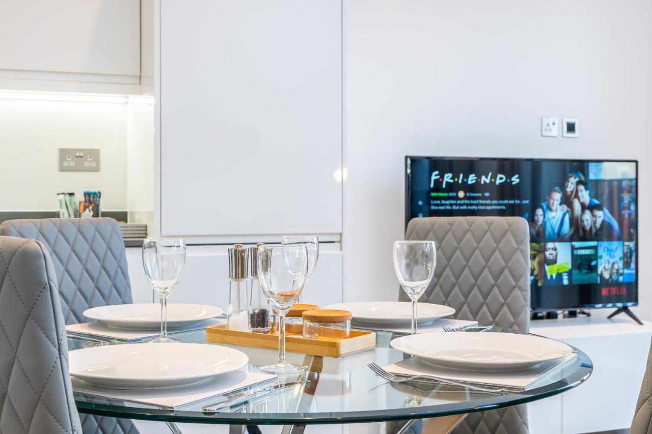 St Albans 2 Bed Luxury City Apartment, 5 Mins Walk To Train & Allocated Parking Esterno foto
