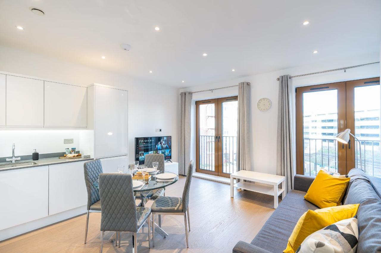 St Albans 2 Bed Luxury City Apartment, 5 Mins Walk To Train & Allocated Parking Esterno foto