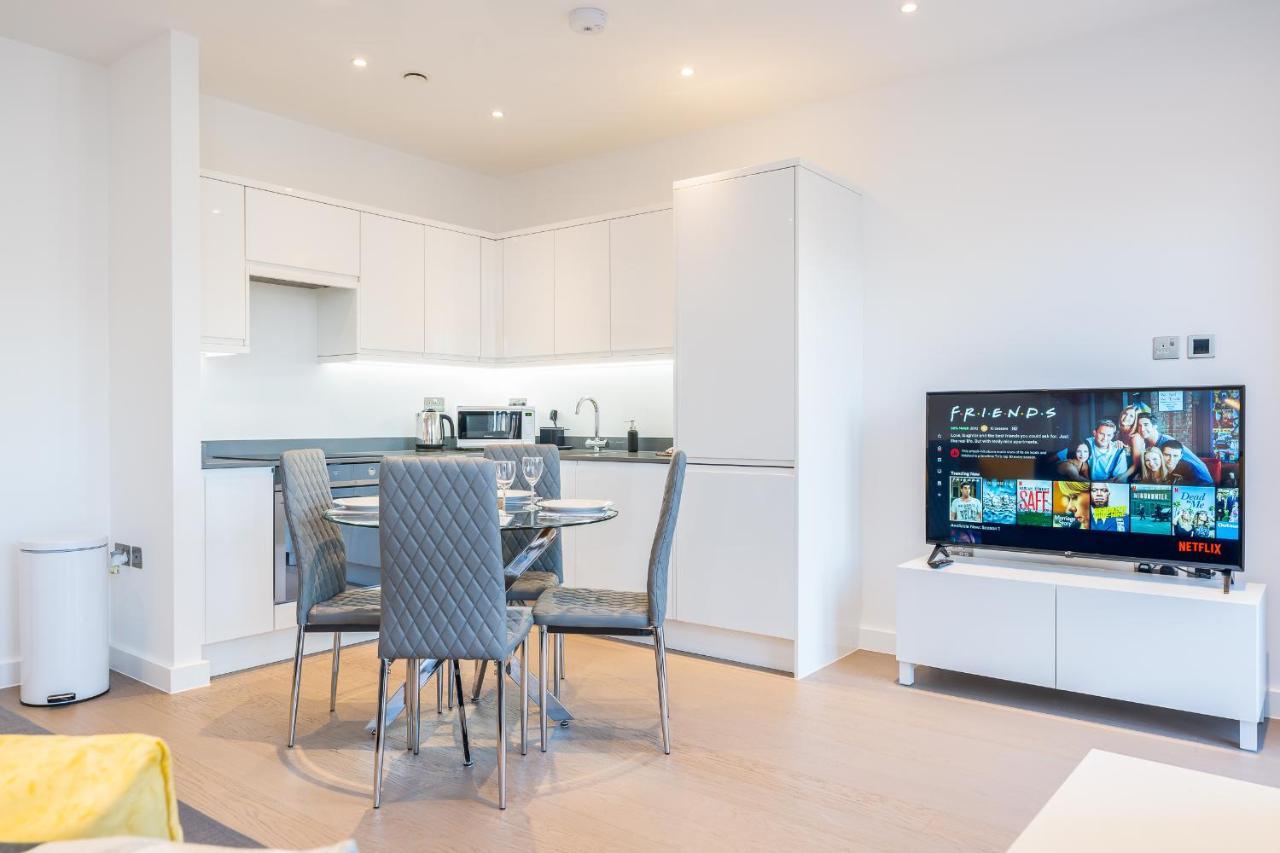 St Albans 2 Bed Luxury City Apartment, 5 Mins Walk To Train & Allocated Parking Esterno foto